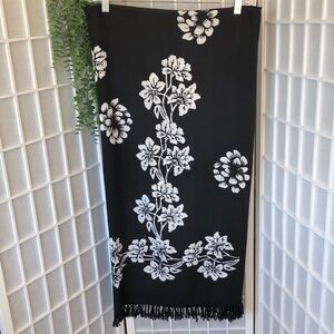Black and White Tropical Floral Design Beach Sarong, 6’x3’10”